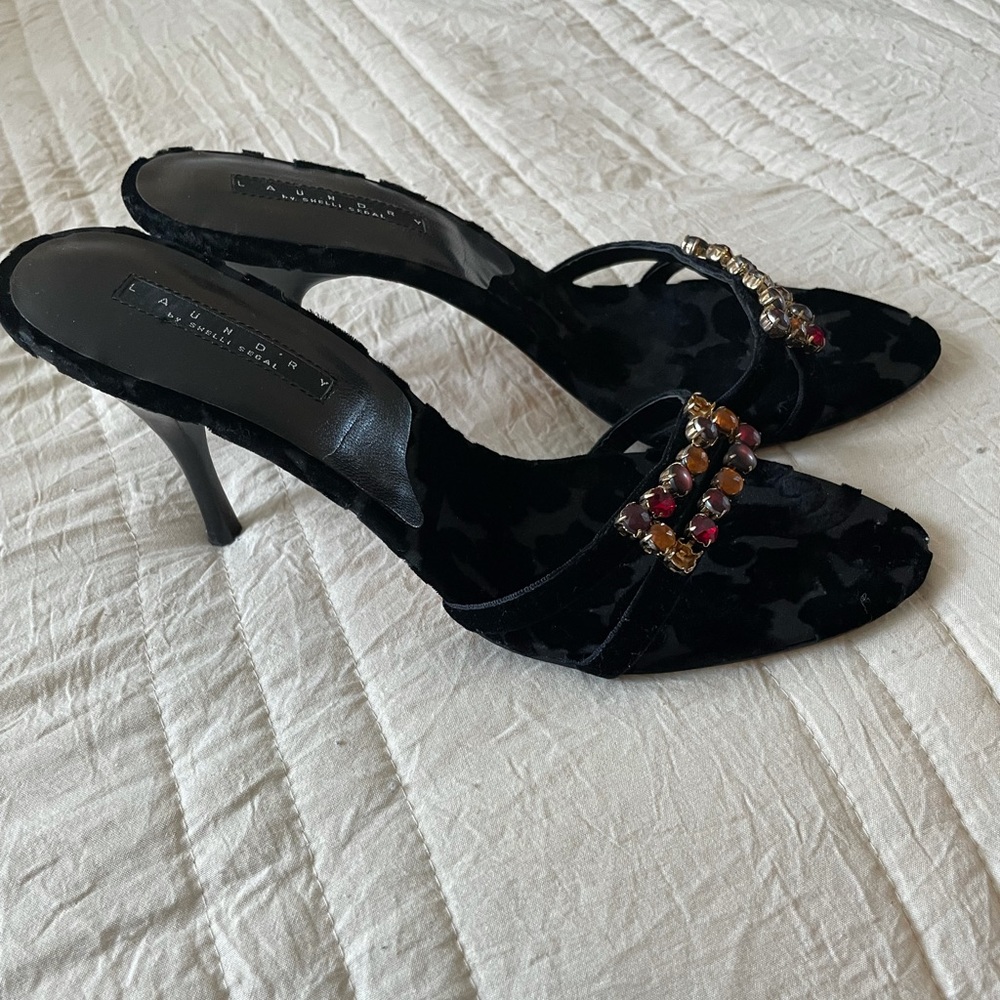 Laundry by shelli segal velvet heeled strapped heels